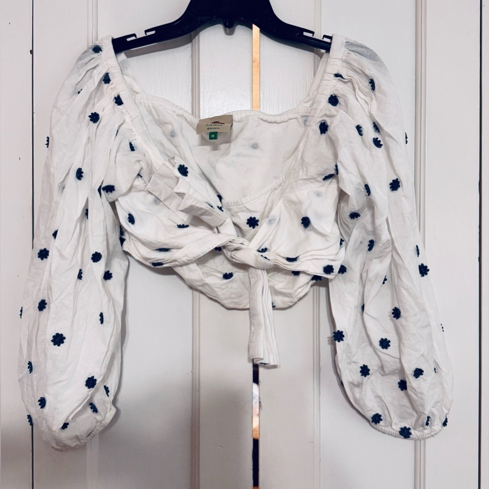 Farm Rio Embroidered Floral Crop Top White Navy Puff Twist Front - Picture 5 of 7